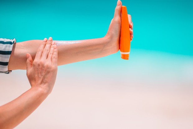 Perbedaan sunscreen dan sunblock