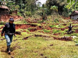 Video Fenomena Tanah Bergerak dan Ambles hingga 3 Meter di Kebumen