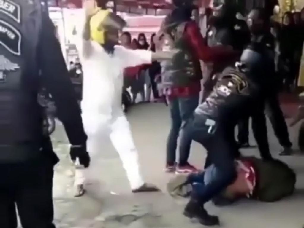 Viral 2 Anggota TNI Dikeroyok Klub Harley Konvoi di Bukittinggi Viral 2 Anggota TNI Dikeroyok Klub Harley Konvoi di Bukittinggi