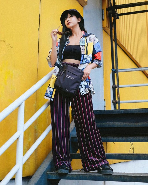 Yumnakemal/Instagram.com Gaya fashion dengan tube top