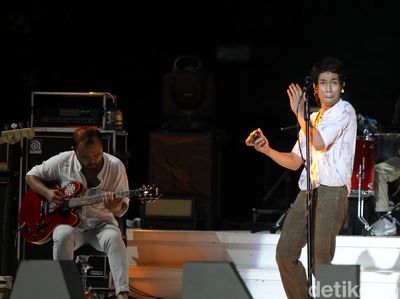 Aksi Fourtwnty dan Isyana di Hari Pertama Prambanan Jazz Festival 2020