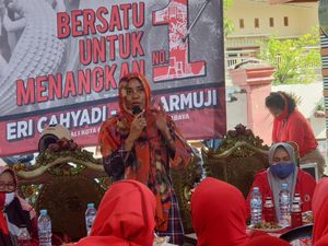 Srikandi PDIP Surabaya Blusukan, Gaet Pemilih Perempuan untuk Eri-Armuji