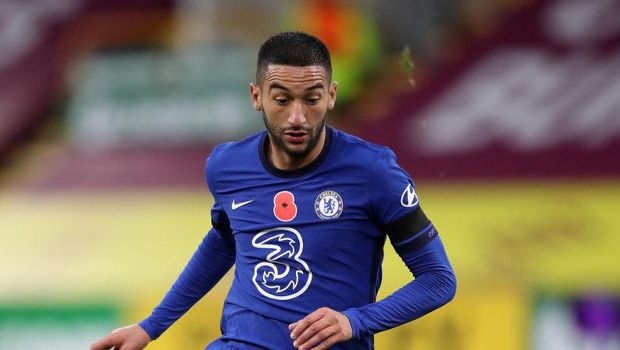 BURNLEY, ENGLAND - OCTOBER 31: Hakim Ziyech of Chelsea in action during the Premier League match between Burnley and Chelsea at Turf Moor on October 31, 2020 in Burnley, England. Sporting stadiums around the UK remain under strict restrictions due to the Coronavirus Pandemic as Government social distancing laws prohibit fans inside venues resulting in games being played behind closed doors. (Photo by Alex Pantling/Getty Images)