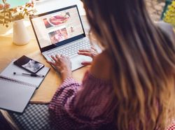 Revisi Aturan Jualan Online Nggak Kelar-kelar, Jokowi Diminta Turun Tangan