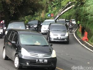Volume Kendaraan Meningkat, One Way Puncak Arah Jakarta Diberlakukan
