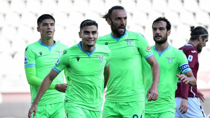 TURIN, ITALY - NOVEMBER 01: Andreas Pereira of SS Lazio celebrate a opening goal with his team mates during the Serie A match between Torino FC and SS Lazio at Stadio Olimpico di Torino on November 01, 2020 in Turin, Italy. (Photo by Marco Rosi - SS Lazio/Getty Images)
