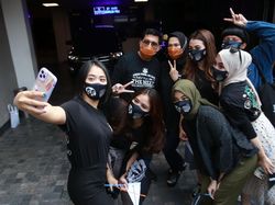 Dua Selebgram Milenial Surabaya Dukung Machfud-Mujiaman