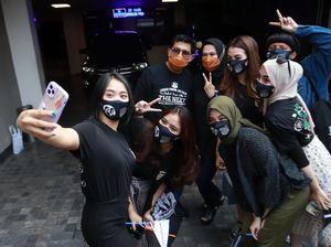 Dua Selebgram Milenial Surabaya Dukung Machfud-Mujiaman