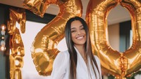  Marta Diaz merupakan gadis asal Spanyol yang masih berusia 20 tahun. Tiga tahun lebih muda dari Reguilon (Instagram)