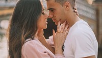 Sergio Reguilon punya kekasih bernama Marta Diaz. Masuk daftar WAGs baru di Spurs nih! (Instagram)