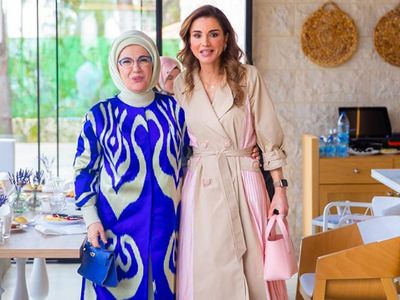 7 Gaya Istri Erdogan Pakai Tas dari Prancis, Sebelum Suaminya Serukan Boikot