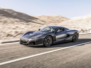 Mobil Rp 37 Miliar Dihancurkan Demi Buktikan Keamanan