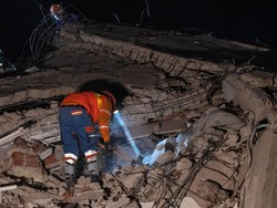 33 Jam Tertimpa Reruntuhan Puing Gempa, Pria 70 Tahun di Turki Selamat