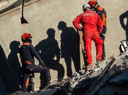 Video Erdogan Tinjau Kerusakan Kota Izmir