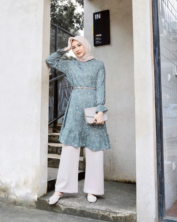 outfit lebaran dengan tunik