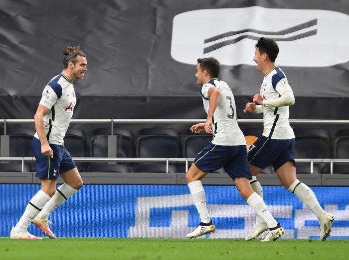 LONDON, ENGLAND - NOVEMBER 01: Gareth Bale of Tottenham Hotspur celebrates with teammates Heung-Min Son and Sergio Reguilon after scoring his sides second goal during the Premier League match between Tottenham Hotspur and Brighton & Hove Albion at Tottenham Hotspur Stadium on November 01, 2020 in London, England. Sporting stadiums around the UK remain under strict restrictions due to the Coronavirus Pandemic as Government social distancing laws prohibit fans inside venues resulting in games being played behind closed doors. (Photo by Mike Hewitt/Getty Images)