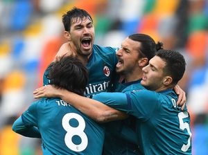 Wow! Zlatan Ibrahimovic Bagi-bagi PS5 ke Para Pemain AC Milan