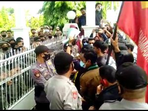 3 Mahasiswa Luka Saat Demo di Pemda Bone, LKBHMI: Preseden Buruk Demokrasi 3 Mahasiswa Luka Saat Demo di Pemda Bone, LKBHMI: Preseden Buruk Demokrasi