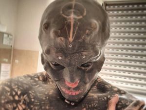 Foto: Penampilan Seram Pria yang Ngaku Black Alien, Dulunya Ganteng  Foto: Penampilan Seram Pria yang Ngaku Black Alien, Dulunya Ganteng
