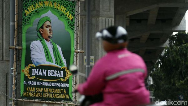 Baliho Rencana Kepulangan Habib Rizieq Bertebaran di Jakarta
