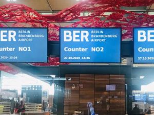 Staf Bandara Berlin Mogok Kerja, 300 Penerbangan Dibatalkan Staf Bandara Berlin Mogok Kerja, 300 Penerbangan Dibatalkan