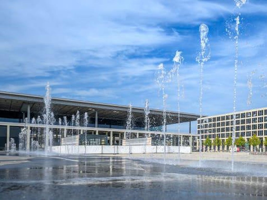 Bandara Terkutuk Berlin Berbiaya 7 M Euro Akhirnya Dibuka Bandara Terkutuk Berlin Berbiaya 7 M Euro Akhirnya Dibuka
