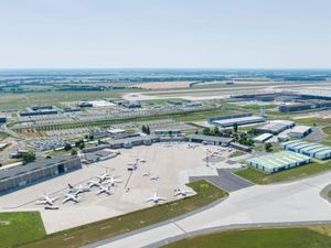 Bandara Terkutuk Jerman Akhirnya Dibuka, Telan Biaya Rp 124 Triliun Bandara Terkutuk Jerman Akhirnya Dibuka, Telan Biaya Rp 124 Triliun