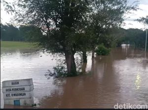 Banjir Ngawi Akibat Luapan Sungai Madiun Meluas Hingga 3 Kecamatan Banjir Ngawi Akibat Luapan Sungai Madiun Meluas Hingga 3 Kecamatan