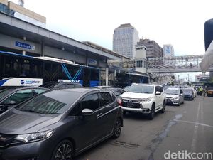 Video: Jelang Aksi Bela Nabi, Lalin di Sekitar MH Thamrin Macet