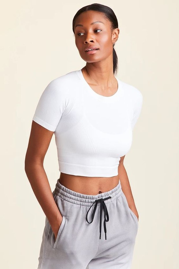 Untuk melakukan DIY kaus ini tidak perlu mempunyai ahli dalam menjahit.