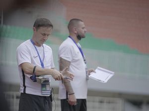 Bertemu Alumni Garuda Select Jilid II, Ini Kata Dennis Wise Bertemu Alumni Garuda Select Jilid II, Ini Kata Dennis Wise
