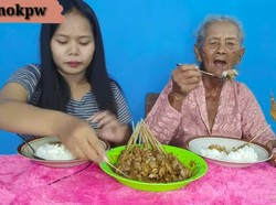 Eksis di YouTube, Mbah Klumpuk Cicip Pecel Lele hingga Tahu Crispy