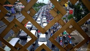 Hari Pertama Masuk Kerja Usai Libur Panjang, Margonda Depok Macet