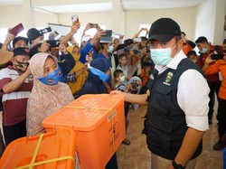 Gubernur HD Janjikan Bangun Kembali Rumah Korban Banjir Muara Enim