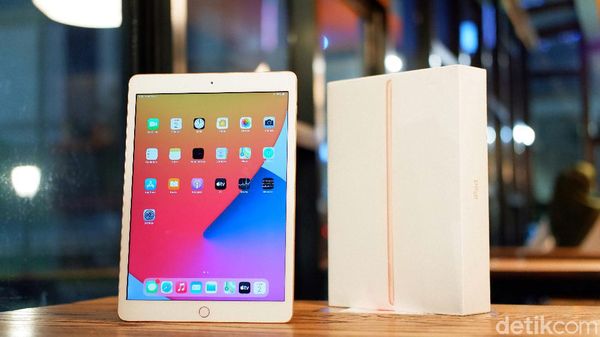 Unboxing iPad 8th Gen, Tablet Murah Apple Berdesain Klasik