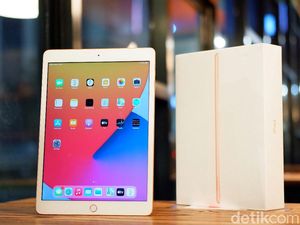 Unboxing iPad 8th Gen, Tablet Murah Apple Berdesain Klasik Unboxing iPad 8th Gen, Tablet Murah Apple Berdesain Klasik