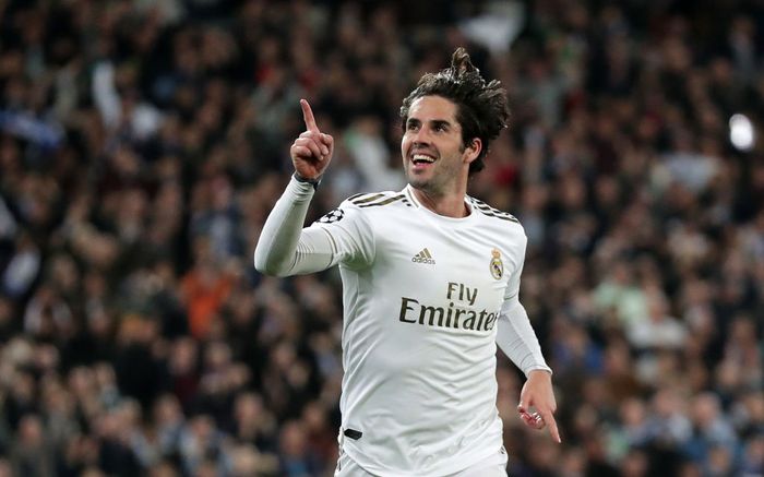Isco MADRID, SPAIN - FEBRUARY 26: Isco of Real Madrid celebrates after scoring his teams first goal during the UEFA Champions League round of 16 first leg match between Real Madrid and Manchester City at Bernabeu on February 26, 2020 in Madrid, Spain. (Photo by Gonzalo Arroyo Moreno/Getty Images)