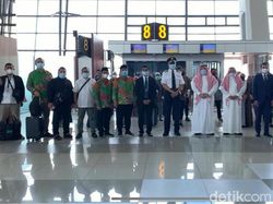 Foto: Jamaah Umroh Perdana Indonesia di Tengah Pandemi