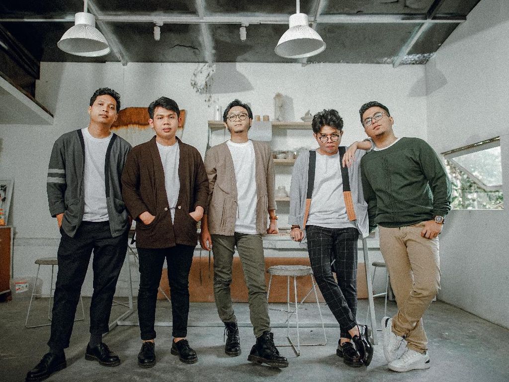 Juicy Luicy Band Indonesia Pertama yang Lagunya Diputar 100 Juta Kali di Spotify