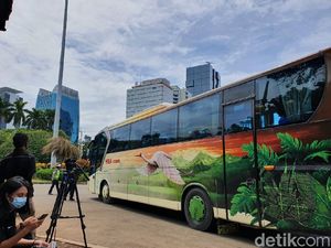Bakal Demo Siang Ini, Massa Buruh Mulai Berdatangan di Patung Kuda