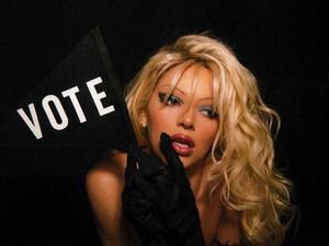 Kendall Jenner Dikritik karena Pesta Halloween, Ini Pembelaan Sang Ibu