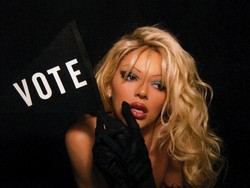 Kendall Jenner Dikritik karena Pesta Halloween, Ini Pembelaan Sang Ibu