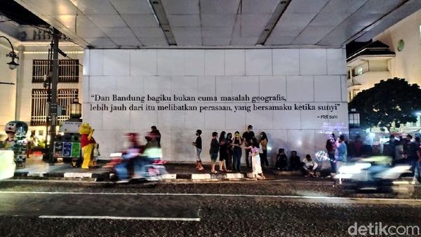 Malam di Kota Bandung Masih jadi Magnet bagi Wisatawan