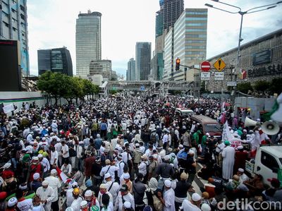 Foto: Massa Tumpah Ruah Geruduk Kedubes Prancis di Aksi Bela Nabi