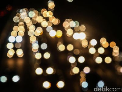 Potret Kendaraan Mengular di Puncak Arus Balik Liburan Tadi Malam