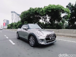 Bergaya Bak Anak Sultan dengan MINI Cabrio