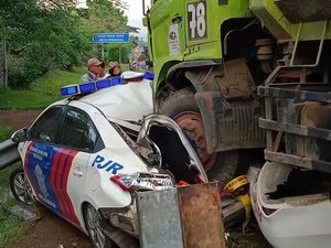 Truk Tabrak Mobil PJR di Tol Tangerang-Merak, Sopir Diminta Serahkan Diri Truk Tabrak Mobil PJR di Tol Tangerang-Merak, Sopir Diminta Serahkan Diri