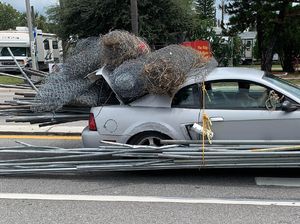 Tega Banget, Ford Mustang Dipakai Angkut Material Bangunan
