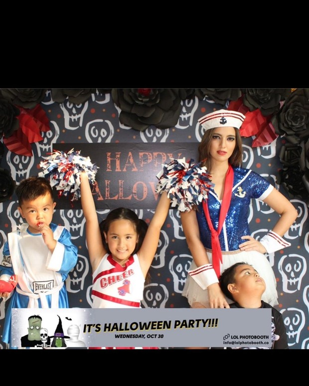 Potret cantik Nia Ramadhani dengan ketiga buah hatinya saat momen Halloween.