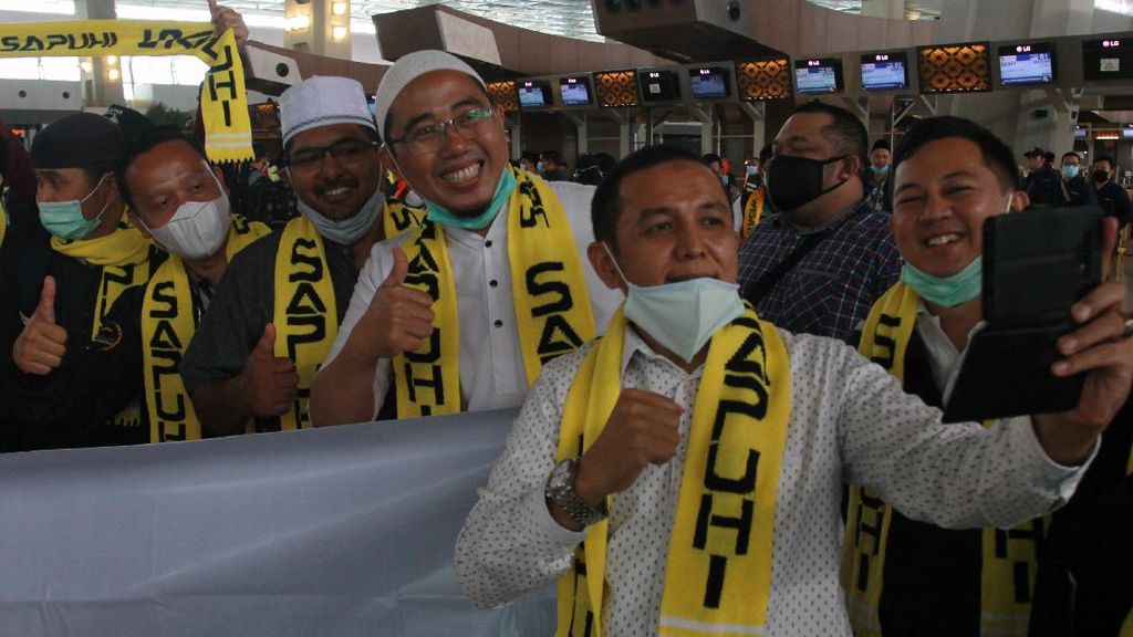 Foto: Keberangkatan Jemaah Umrah Indonesia Perdana di saat Pandemi